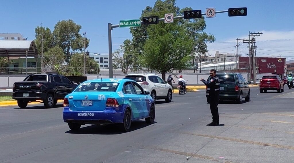 Fallas eléctricas afectan principalmente en semaforización