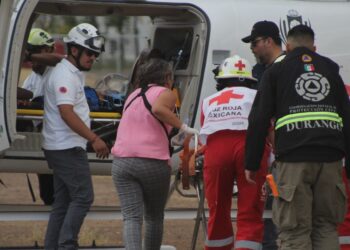 Trasladan vía aérea a niño con insuficiencia respiratoria