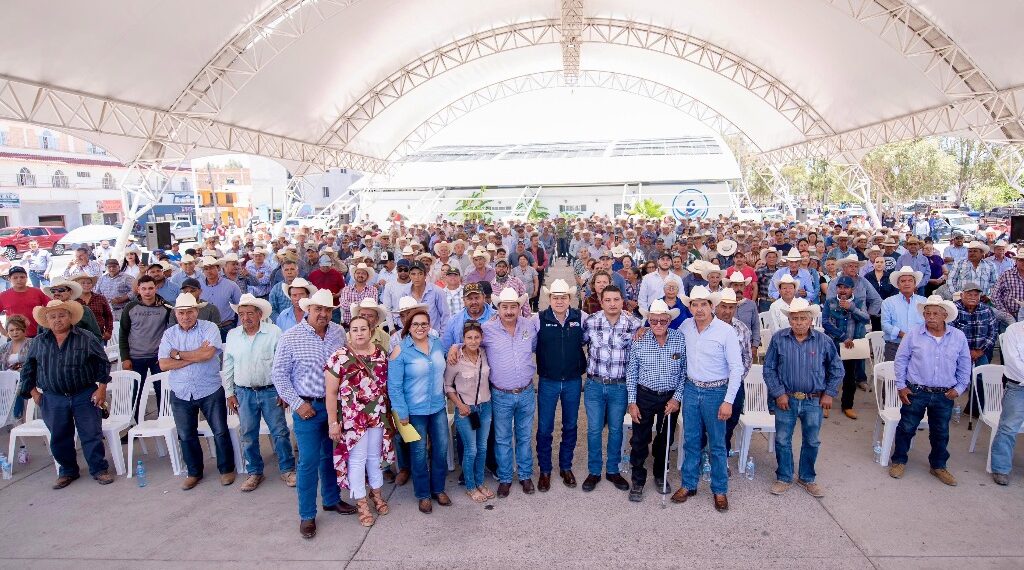 Lleva Gobernador Esteban «Plan Emergente Contra la Sequía» a productores de Santiago Papasquiaro.