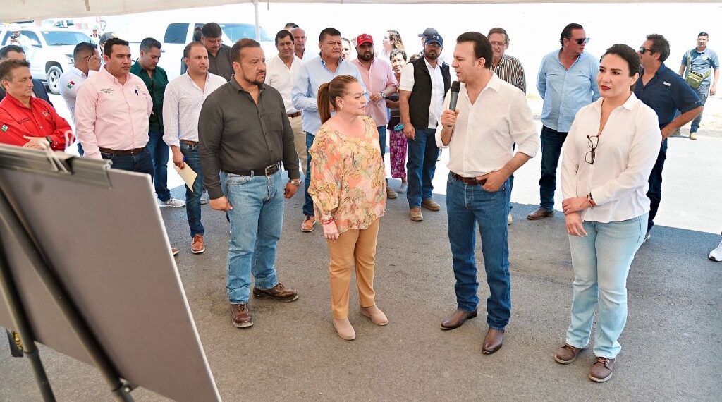 Juntos le cambiamos el rostro a Gómez Palacio y sus calles; Esteban y Lety re pavimentan vialidades con apoyo de PEMEX