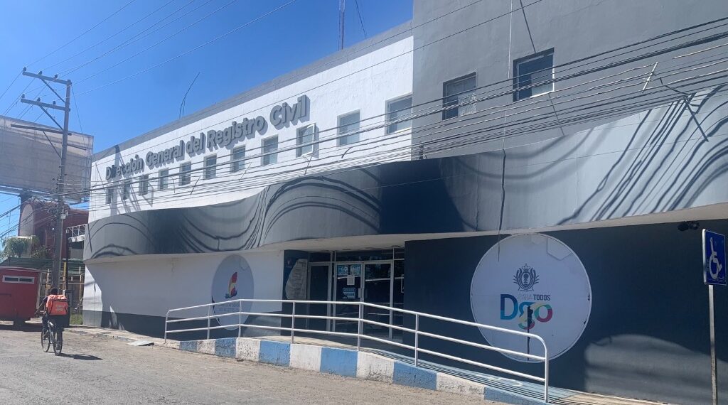 SENTENCIA JUEZ A PERSONA RELACIONADA CON FALSIFICACIÓN DE DOCUMENTOS OFICIALES