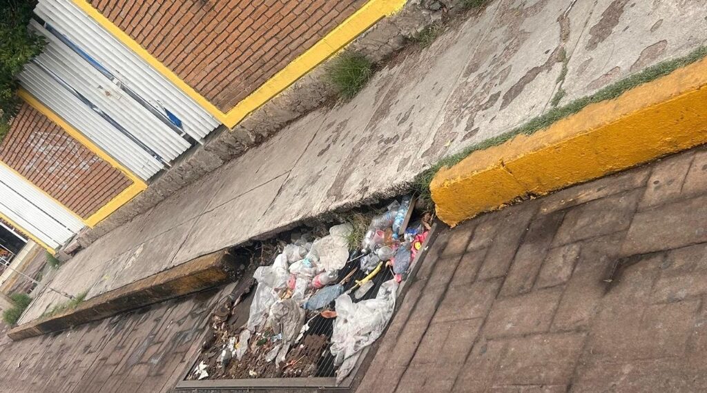 Recogen más de dos mil toneladas de basura y desechos en desagües de la ciudad