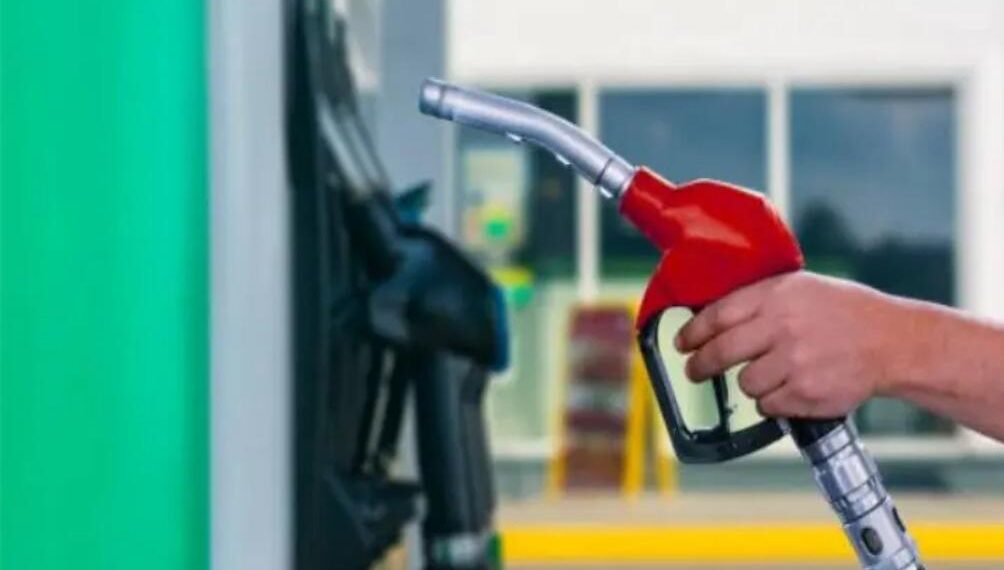 Prevén estabilidad en precio de combustibles por la apreciación del peso frente al dólar