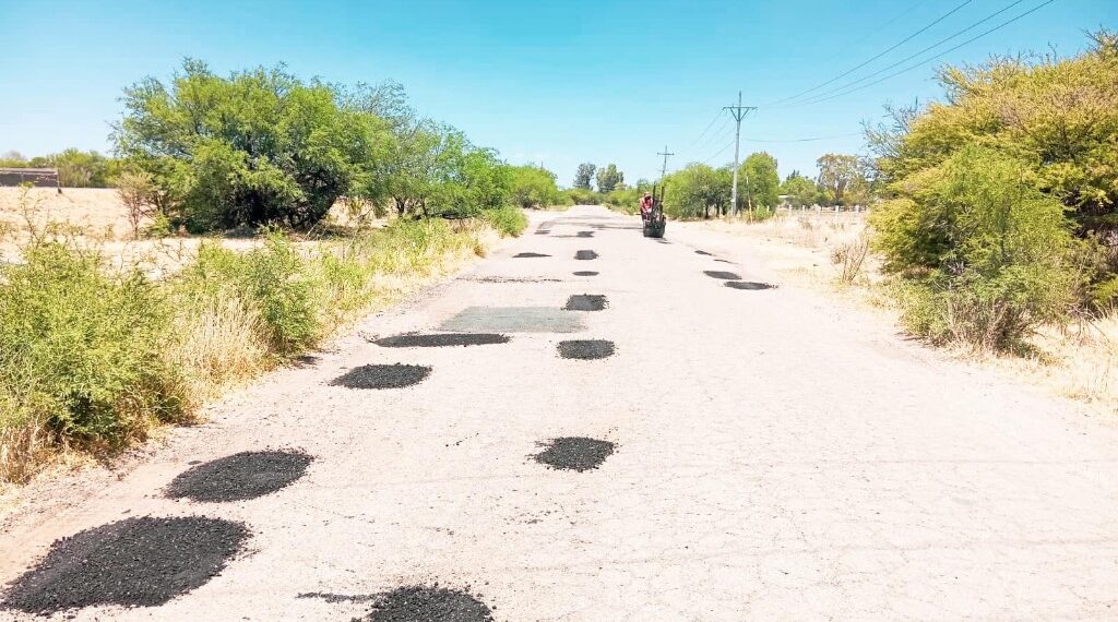 Estiman daños en cerca del 80% de las redes carreteras de Durango