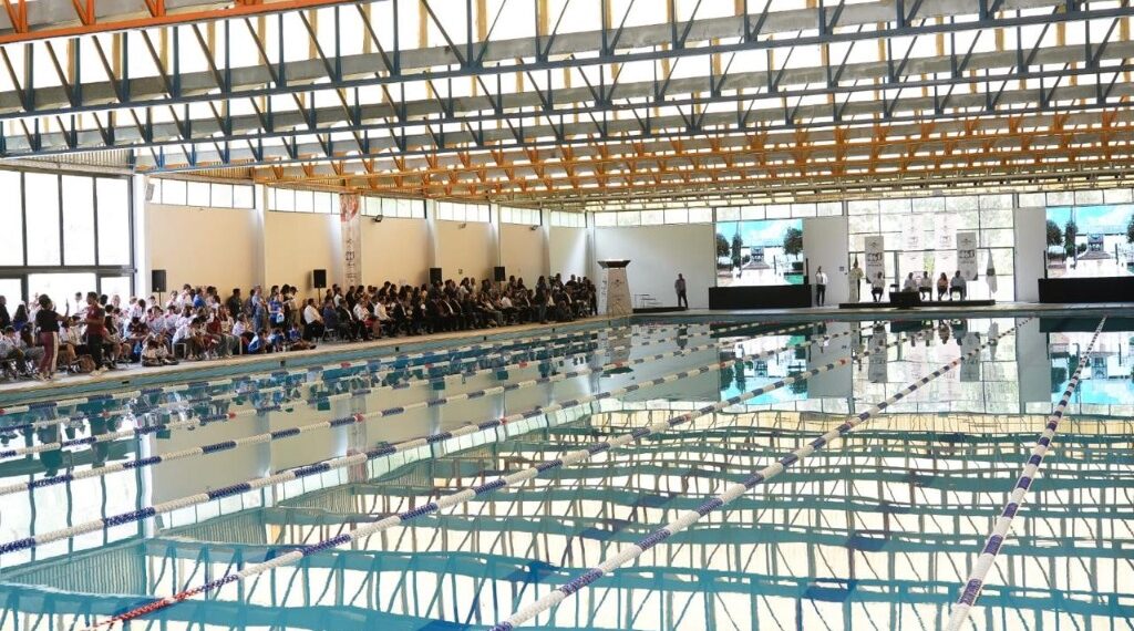 Juega, nada y aprende la gran familia en su nueva Alberca 460