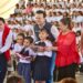 Marisol y Esteban adelantan entrega de Uniformes Escolares Gratuitos; en Gómez Palacio llegan con calzado