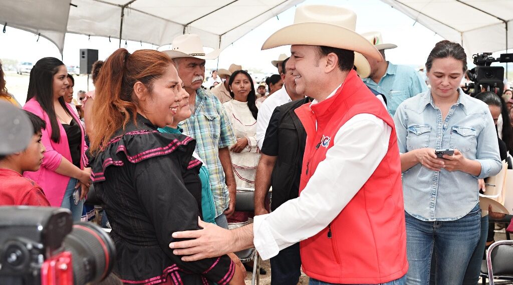 Esteban sí apoya al campo duranguense, en poco tiempo se ve el progreso: productores del Mezquital