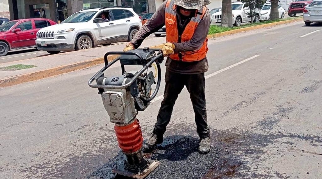 Hasta 25 reportes diarios de baches, recibe el Ayuntamiento de Durango