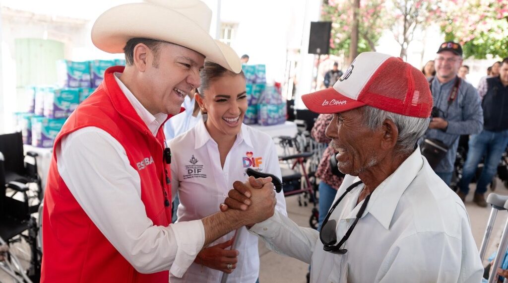 Esteban y Marisol transforman vidas en Simón Bolívar; entregan obras y apoyos para la gente del corazón del semidesierto