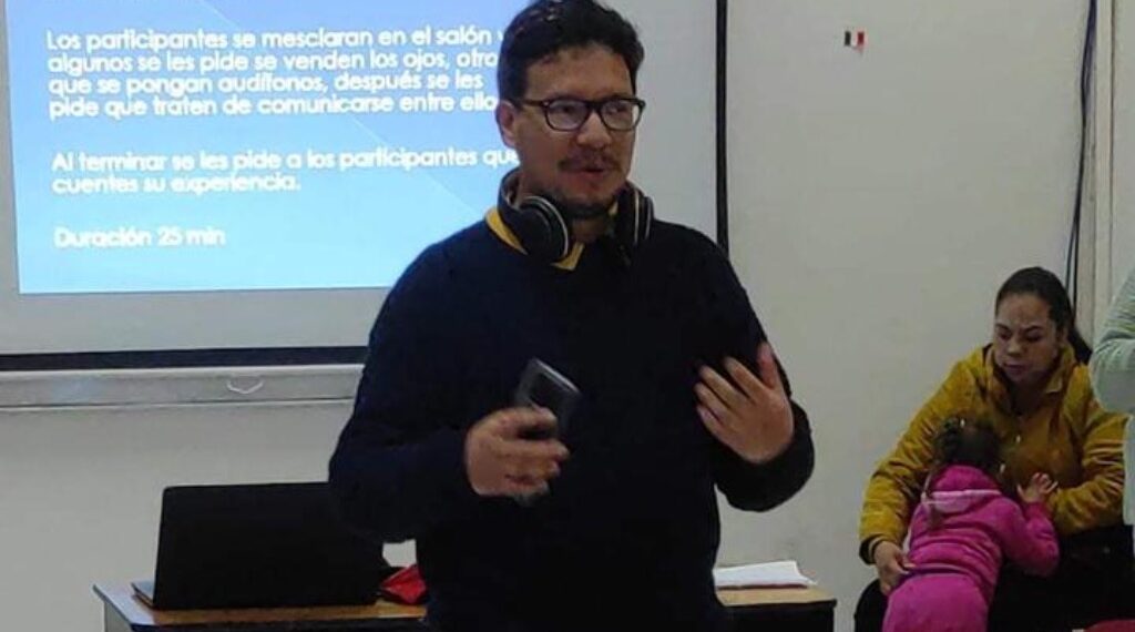 Buscan profesionalizar y certificar a traductores de lenguajes de señas