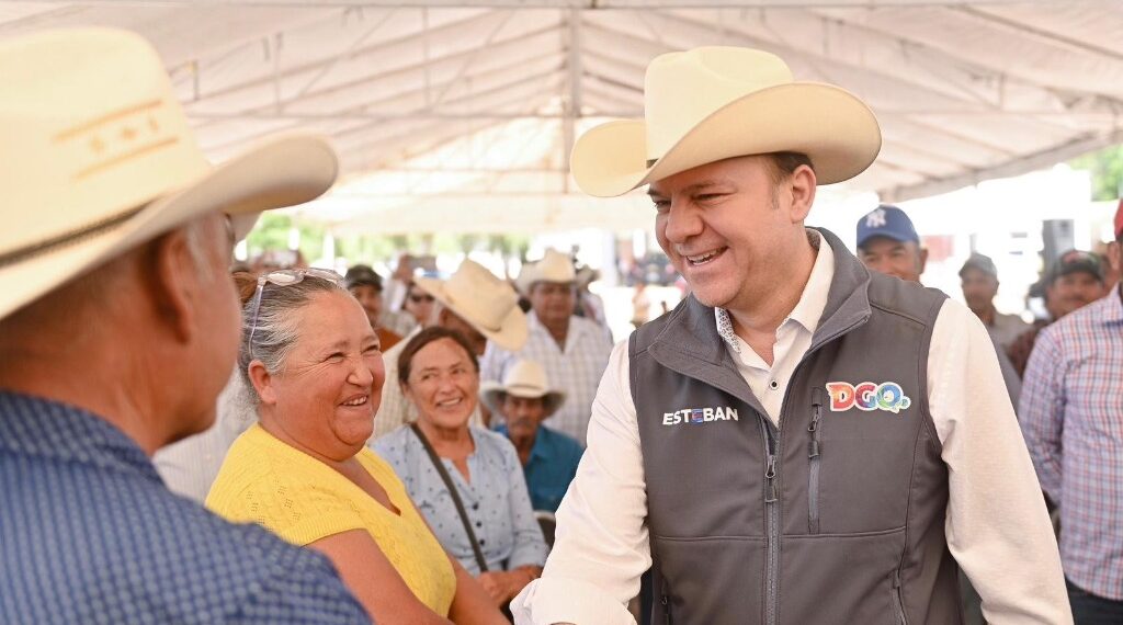 Con Esteban Villegas, en el campo duranguense ya se nota la diferencia con más apoyos: productores y alcaldes