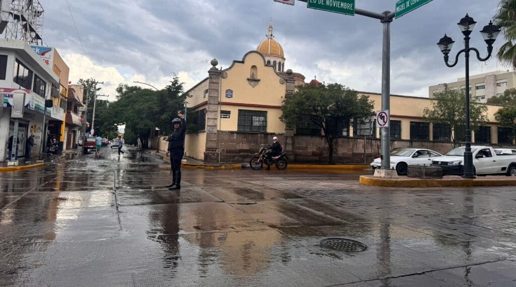 Fallas de CFE y aparatos viejos generan fallas en semáforos de la ciudad