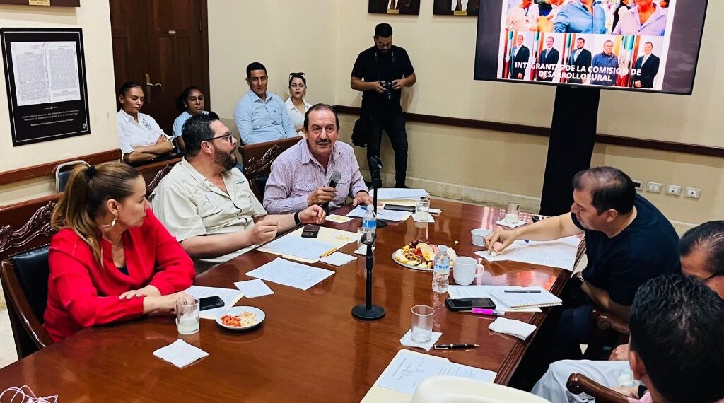 Al 100 por el campo y en equipo por Durango