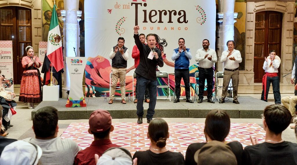 Entrega Gobernador Esteban apoyos “Los Ritmos de mi Tierra Durango” para que crezca el arte y la cultura