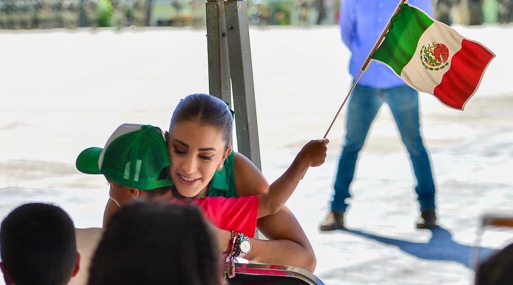 Junto a Marisol, niños de Casa Hogar y Centro Mi Casa celebran la Independencia en el Campo Militar