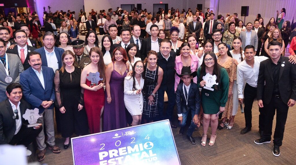 “Este es el sexenio de los jóvenes”; entrega Esteban  Premio Estatal de la Juventud 2024