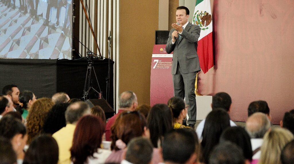 Esteban pone en marcha VII Congreso Nacional de Investigación sobre Educación Normal con sede en Durango