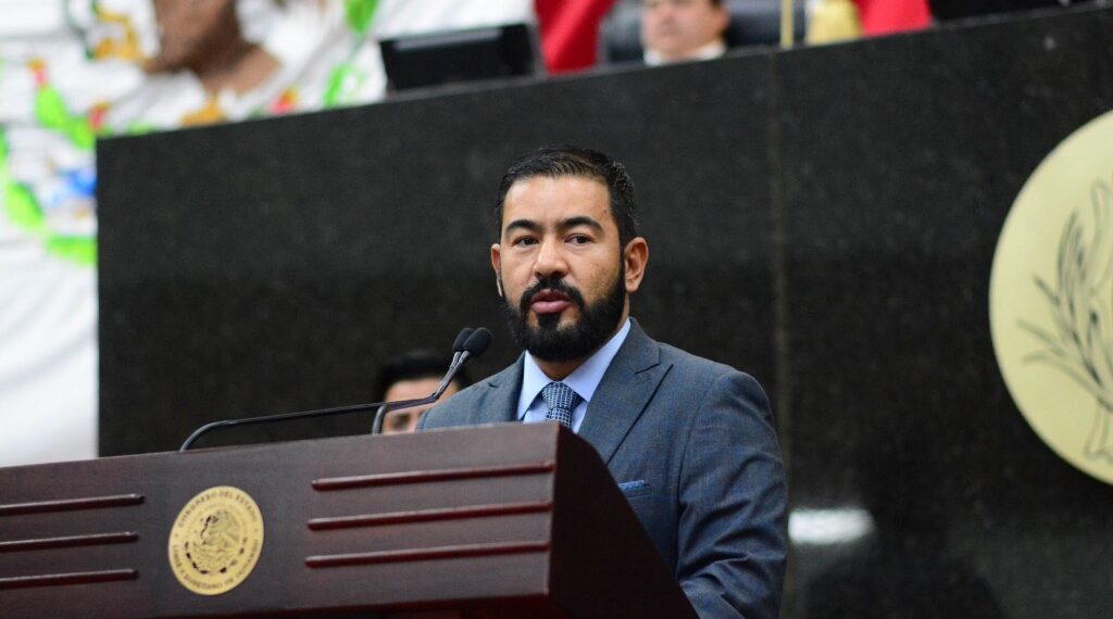Héctor Herrera busca acercar a familias con migrantes  en Estados Unidos