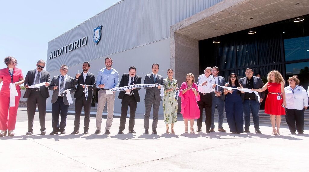 Esteban les cumple a normalistas y entrega el nuevo Gimnasio-Auditorio “Francisco Celis Meléndez”