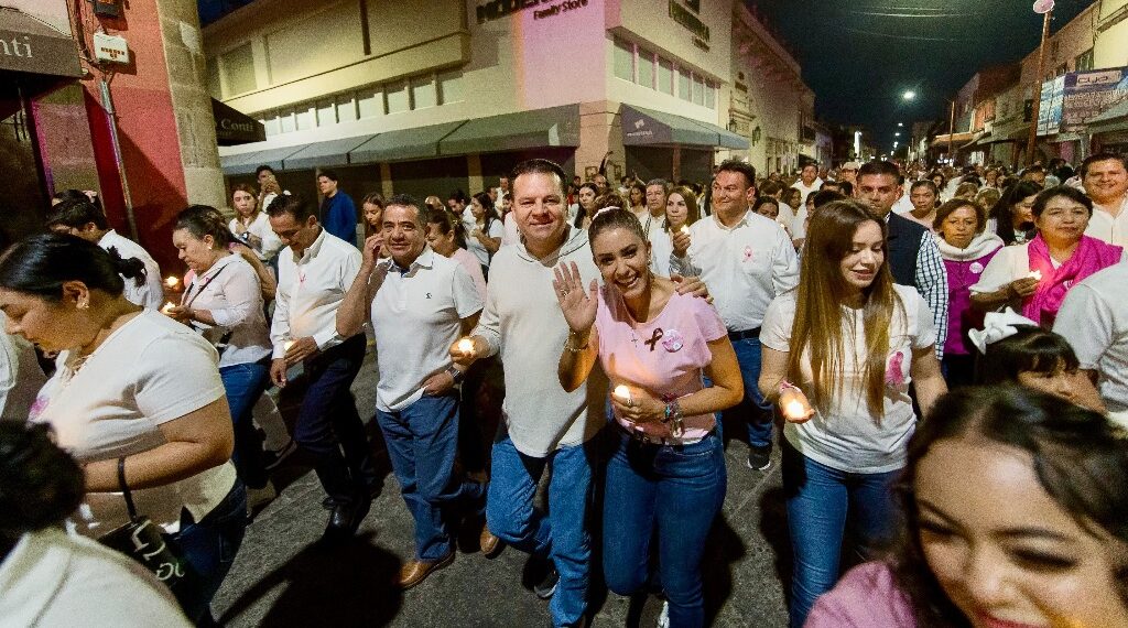 Se une Durango en la “Caminata de la Esperanza”; Marisol y Esteban arrancan actividades del mes Rosa