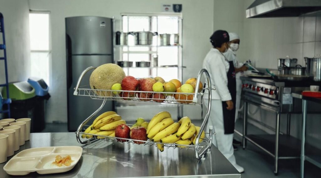 Dignificamos la vida de la gran familia duranguense con los Comedores Comunitarios: Toño Ochoa