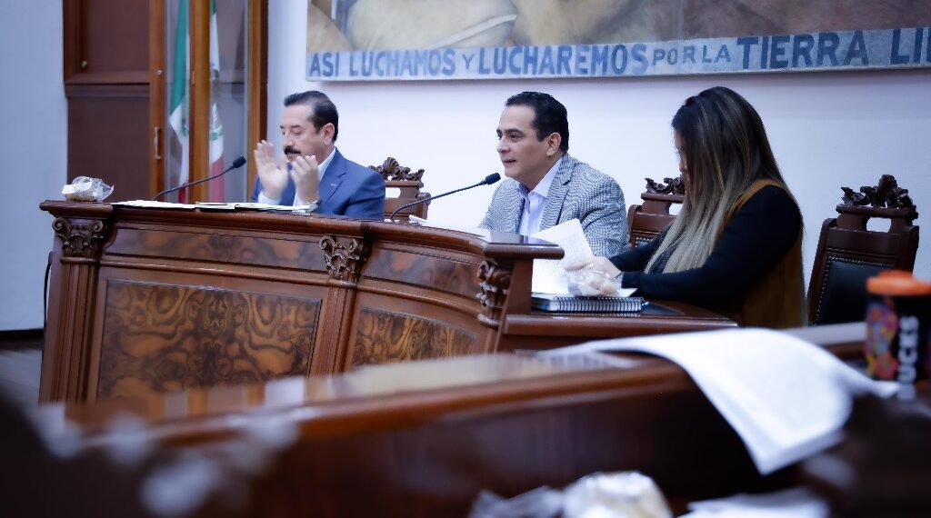 Se pone Toño Ochoa en los zapatos de la gran familia con la Ley de Ingresos 2025