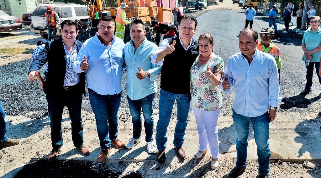 Para que las familias vivan mejor, entrega y supervisa Esteban más obras en la región Laguna