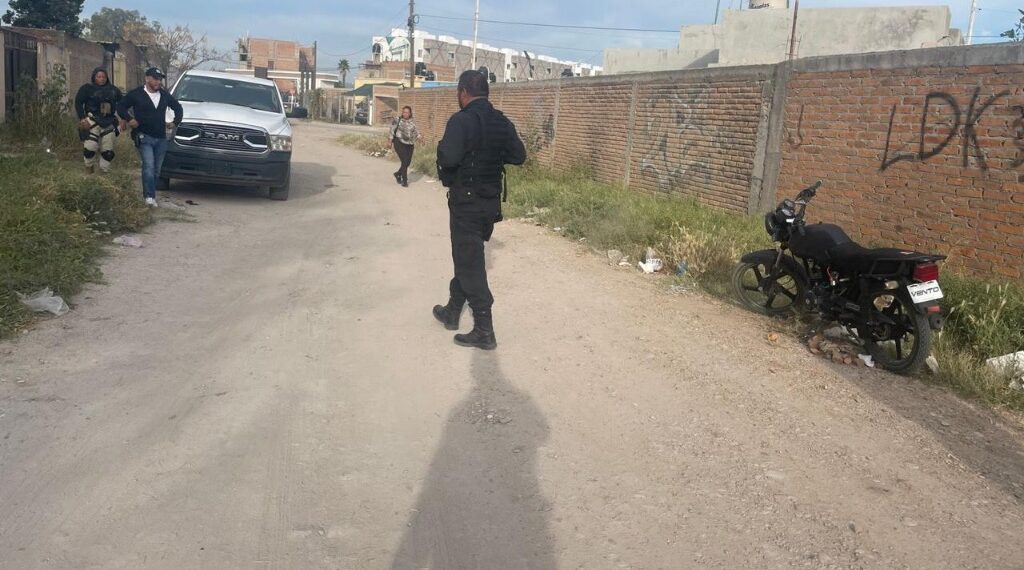 Ataque personal, posible causa de uso de explosivo casero contra lote de vehiculos