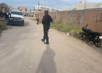Ataque personal, posible causa de uso de explosivo casero contra lote de vehiculos