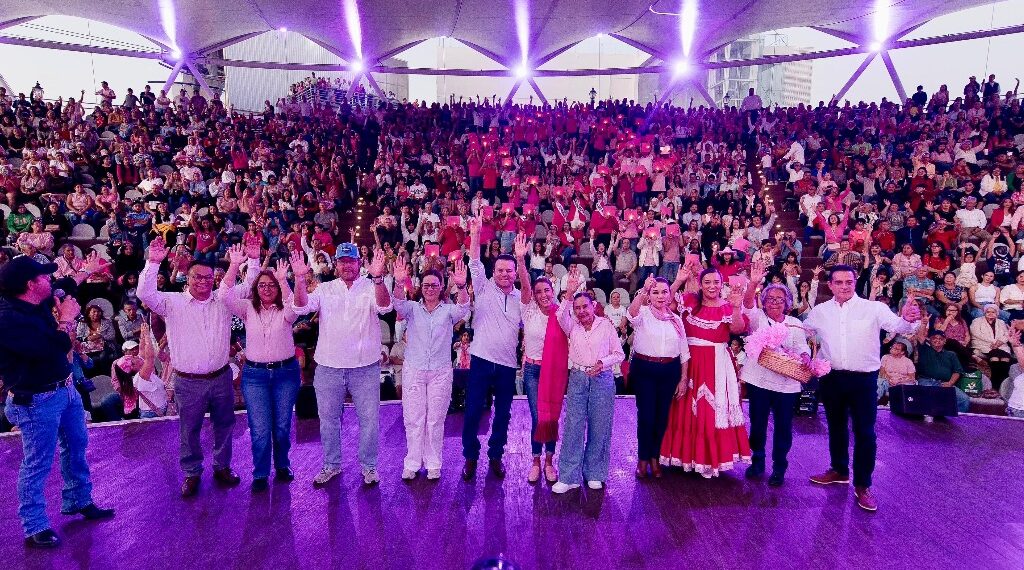 Marisol y Esteban llevan música, baile y tradición a los duranguenses con primera  “Callejoneada Rosa”