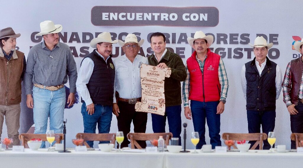 Durango es referente en ganado de primera calidad; reconoce Esteban a productores que triunfaron en Expo Ganadera Chihuahua