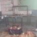 Bomberos de Durango sofocan incendio en salón de clases.