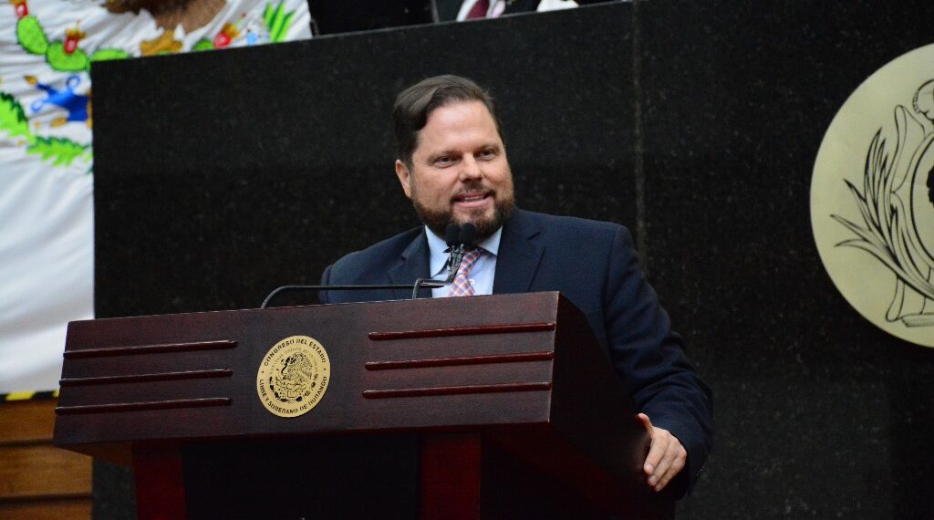 Propone Otniel García crear sistema de cuidados en Durango