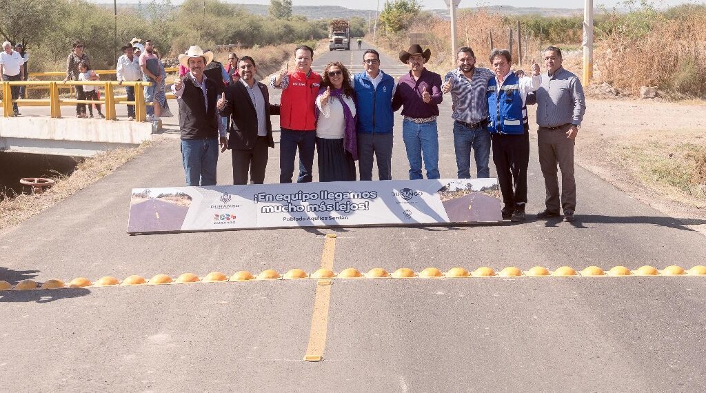 Después de 10 años sin mantenimiento, entregan Esteban y Toño pavimentación en camino a poblado Aquiles Serdán