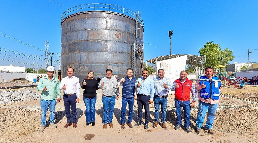Agua 24/7 para 20 mil habitantes de Lerdo; supervisa Esteban avance de construcción de macrotanque