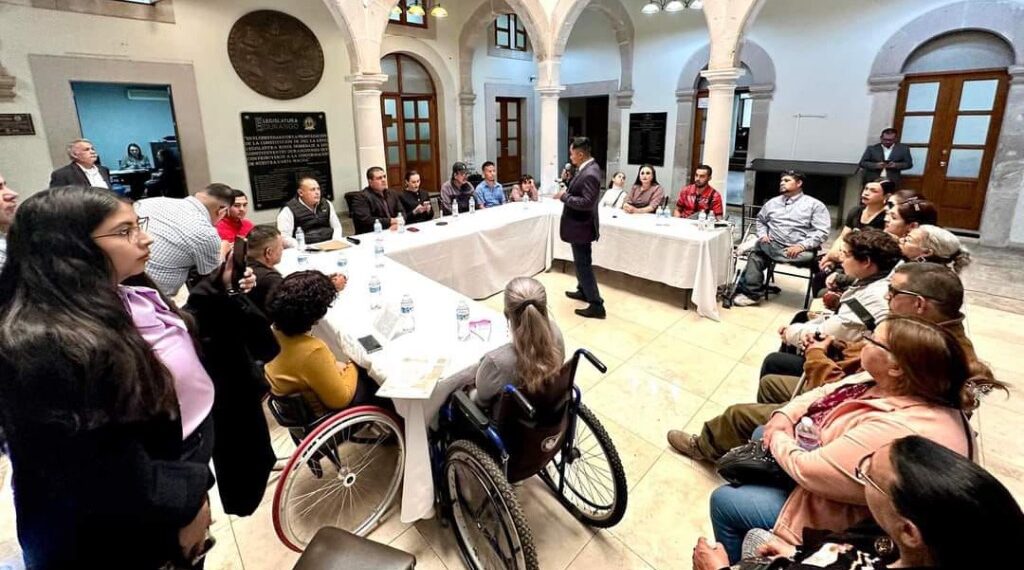 Reafirma Alejandro Mata compromiso con las personas con discapacidad