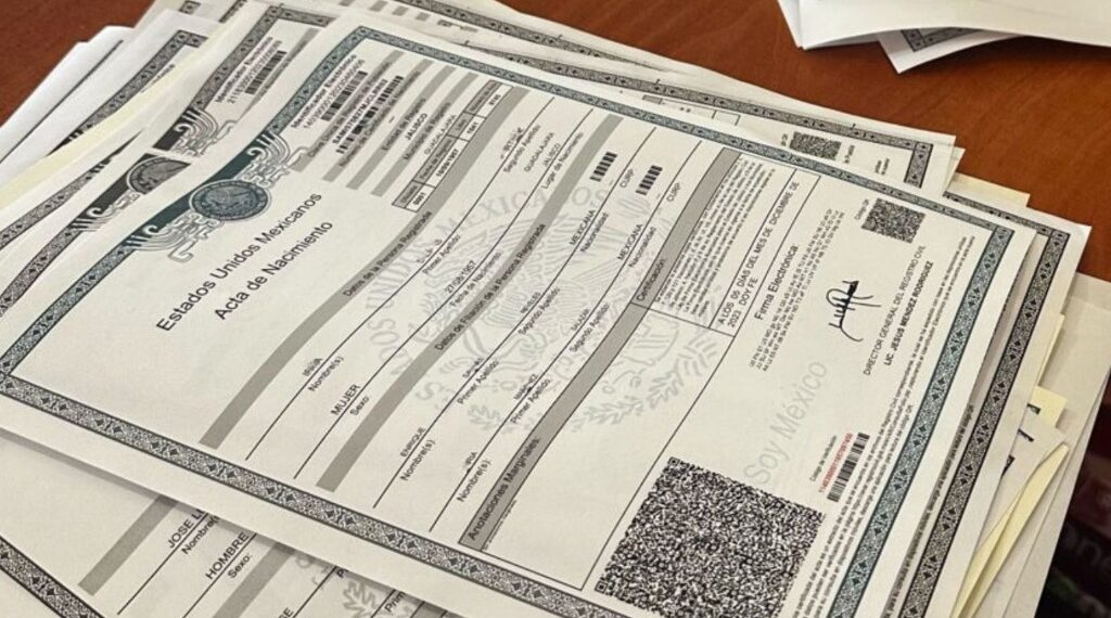 SENTENCIA JUEZ A IMPLICADA EN  ALTERACIÓN DE ACTAS DE NACIMIENTO