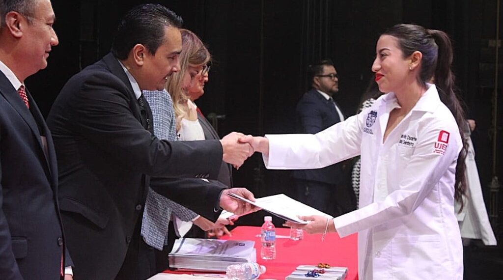 Egresan 59 cirujanos dentistas en la 95.ª generación de la Facultad de Odontología UJED
