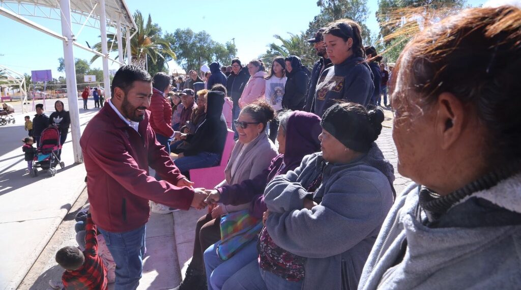 Lleva Héctor Herrera apoyos y gestión a la región de los llanos de Santiago Papasquiaro