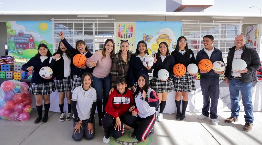 Esteban y Toño cumplieron con los estudiantes más pequeños; preescolar “Libertad” ya cuenta con banda de guerra