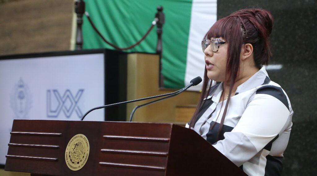 Promueve Delia Enríquez licencias de paternidad y maternidad en caso de adopción