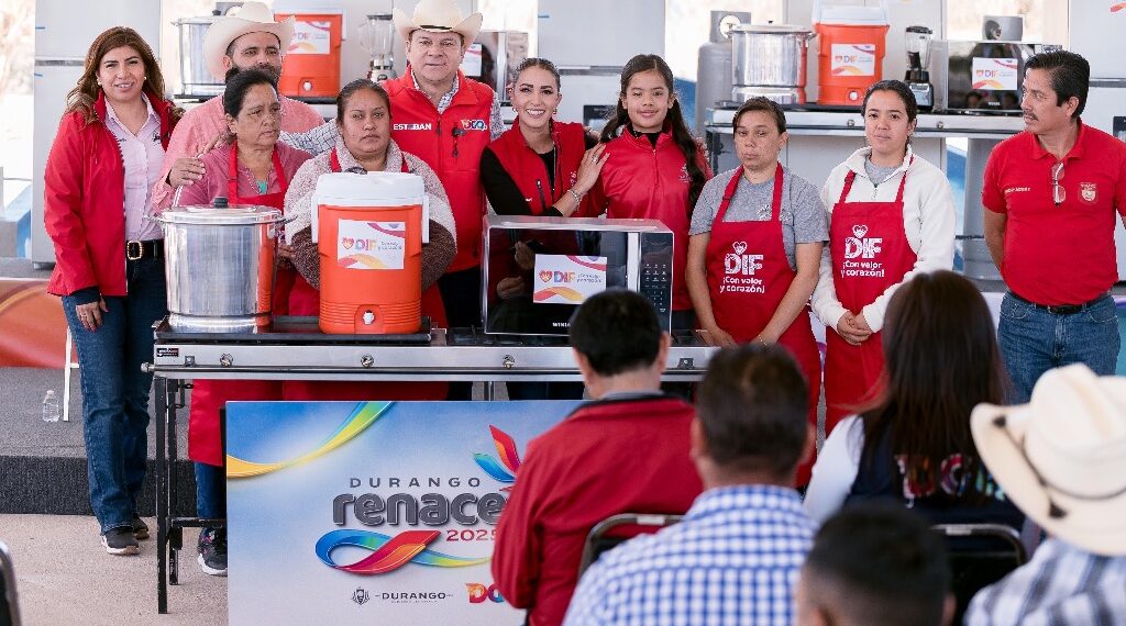 Con el fin de mejorar la alimentación infantil, Marisol y Esteban equipan comedores escolares en San Juan del Río, como parte de los mil instalados en todo el estado