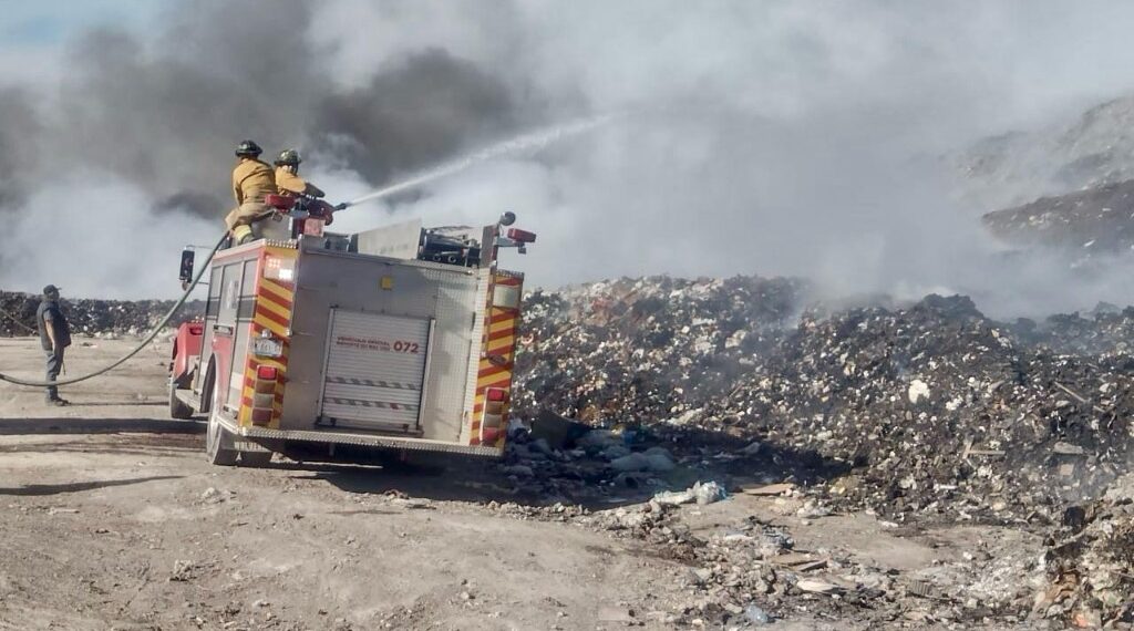 Estiman 200 hectáreas de afectación de por incendio en relleno sanitario de El Salto