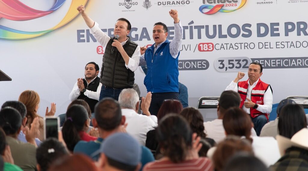 Esteban y Toño brindan seguridad patrimonial a miles de familias en Durango con la entrega de más de 3,500 títulos de propiedad