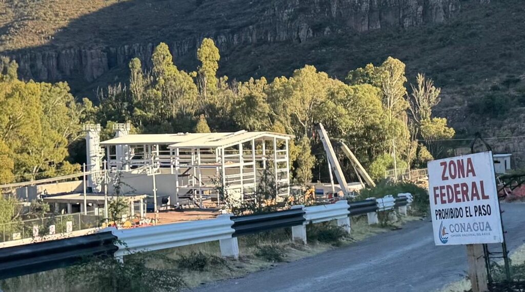 Van por más proyectos: gestionan parque solar, presa y estudios cinematográficos