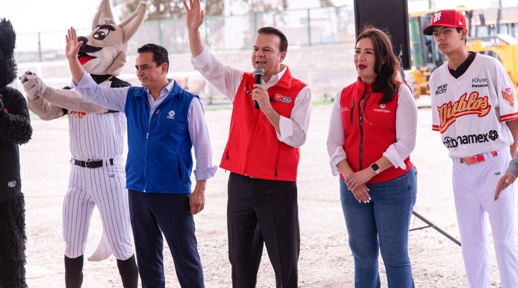Esteban y Toño supervisan avances del nuevo campo de béisbol del Parque Lineal Ferrocarril, una obra que transformará el deporte y la recreación familiar