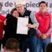 Esteban entrega títulos de propiedad y brinda certeza jurídica a comerciantes de Pueblo Nuevo tras más de 70 años de lucha