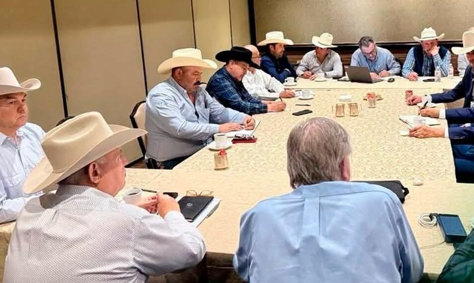 Acuerdan abrir frontera a Durango para que duplique la exportación de ganado