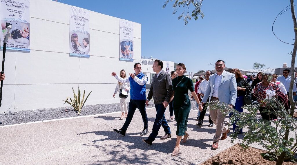 Se acabó la era de las primeras piedras. Esteban y Toño inauguran Hospital del Niño 460