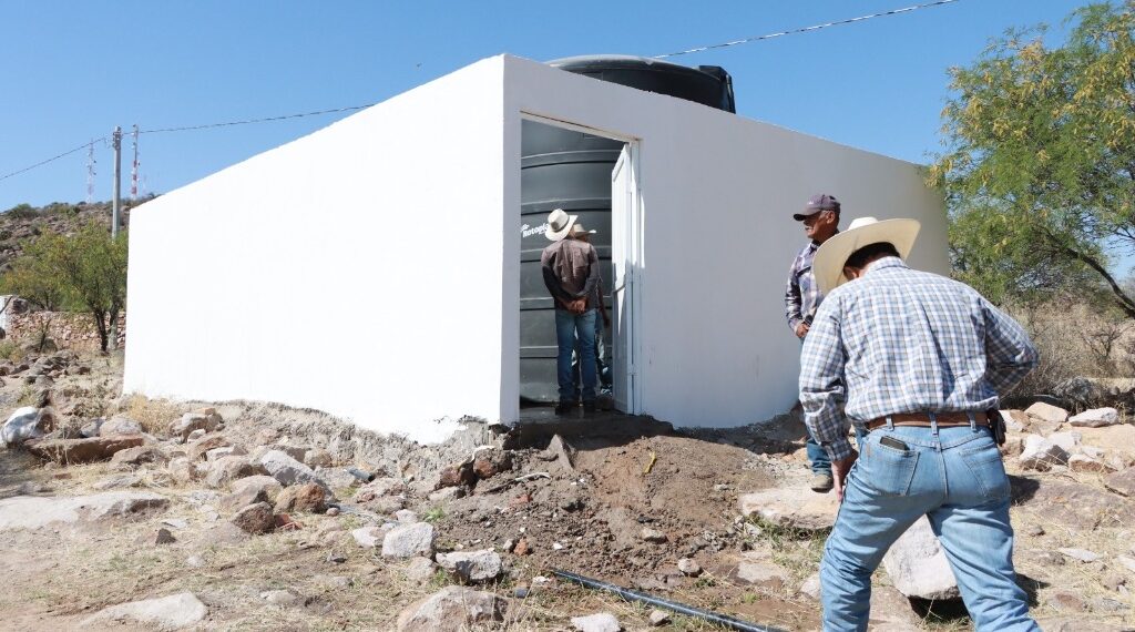 Garantiza Gobierno Municipal el abasto de agua en la comunidad Primero de Mayo
